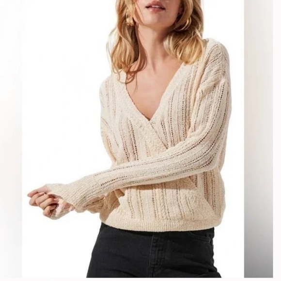 ASTR cream wrap Sweater L NWT fall contemporary beach - Picture 1 of 6